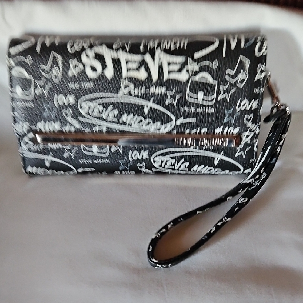 Steve Madden| Printed Black & White Wristlet | Wallet With Logobar